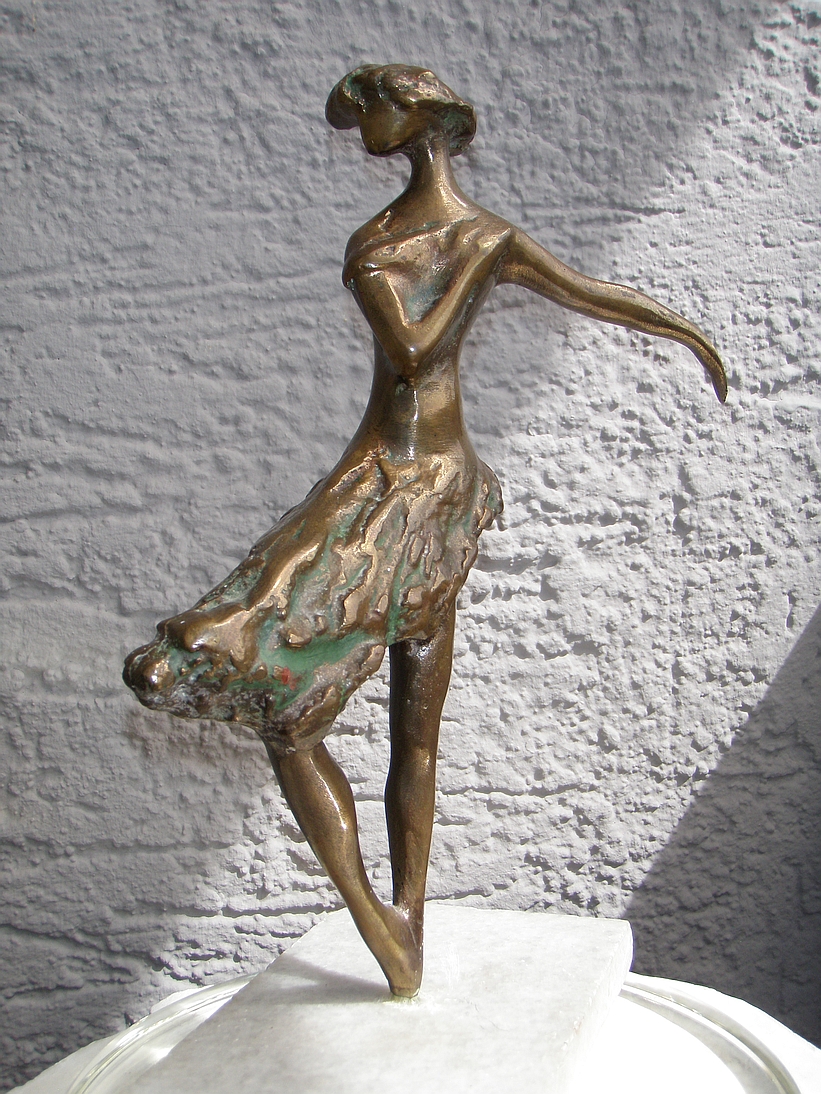 Tanz im Wind - Bronze mt Patina - 27 x 16 x 14 cm  - Paris um 1930 - nur kurzzeitiger Verleih - 89 € mtl./K 1350 €