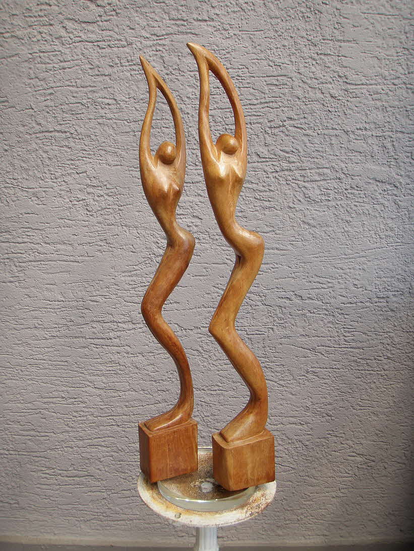 Zwei Tänzerinnen - poliertes Holz - Kenia um 1960 - 60 x 20 x 5 cm- 39 € mtl./K 250 €