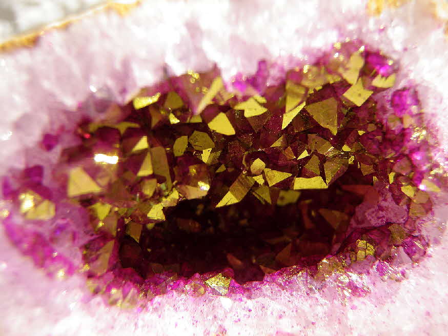 Amethyst in Gold-Pink 8 x 8 x 5 cm - 59 € mtl./K 450 €