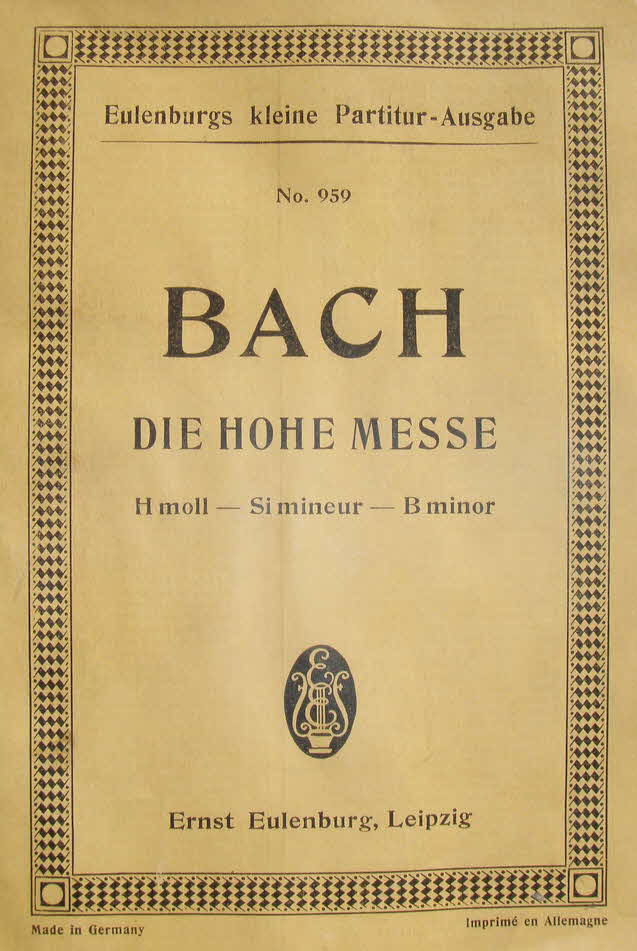 Johann Sebastian Bach (* 31. Mrz 1685 in Eisenach;  28. Juli 1750 in Leipzig) war ein deutscher Komponist, Kantor sowie Orgel- und Cembalovirtuose des Barock. In seiner Hauptschaffensperiode war er Thomaskantor zu Leipzig.
Die h-Moll-Messe, BWV 232, ist eine der bedeutendsten geistlichen Kompositionen. Es handelt sich um Bachs letztes groes Vokalwerk und seine einzige Komposition, der das vollstndige Ordinarium des lateinischen Messetextes zugrunde liegt. Gelegentlich wird sie infolge einer Zuschreibung der Romantik auch Hohe Messe in h-Moll genannt. Dem Typus nach handelt es sich um eine Missa solemnis, die aus 18 Chorstzen und 9 Arien besteht. Bach komponierte 1733 zunchst eine Missa aus Kyrie und Gloria. Gegen Ende seines Lebens stellte er die brigen Stze aus Bearbeitungen frher komponierter Stze, berwiegend aus seinen Kantaten, und neuen Kompositionen zusammen. Das Manuskript von 1748/1749 gehrt zum UNESCO-Weltdokumentenerbe - 39 € mtl./K 350 €
