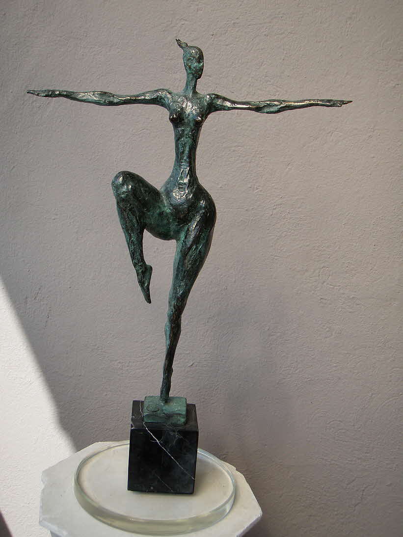 Tänzerin - Bronze mit Patina - 53 x 35 x 8 cm - 59 € mtl./K 450 €