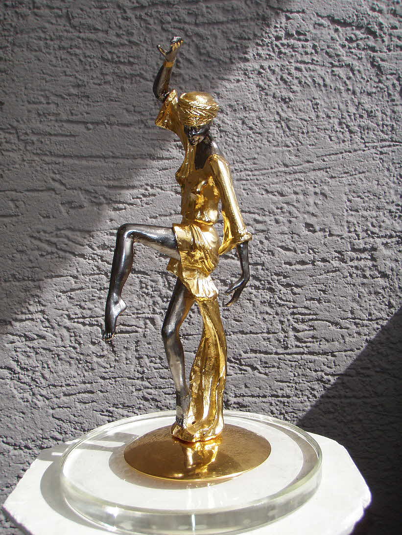 Nubische Tänzerin - Bronze - kunstvoll vergoldet - 30  x 13  x 11 cm - nur kurzzeitiger Verleih - 89 € mtl./K 1350 €